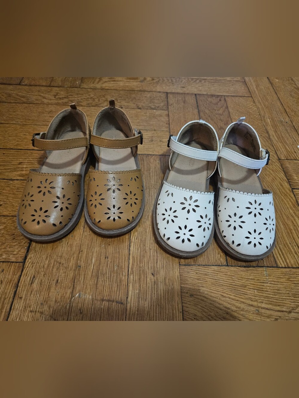 Old Navy Toddler Mary Jane Shoes in Tan and White